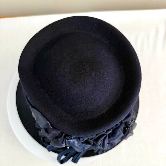 Isabelle Recanati Black Felt Hat with Sculpted Satin Flowers Dramatic Gothic Ele - Picture 9 of 16